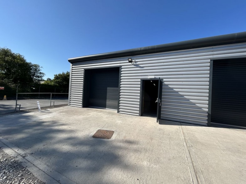 Breakwater Rd, Plymouth to rent - Building Photo - Image 2 of 2