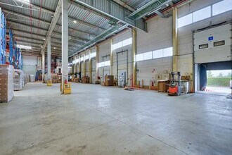Industrial in Marly-la-Ville to rent Interior Photo- Image 2 of 2