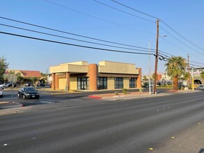 2420-2570 E Desert Inn Rd, Las Vegas, NV for rent Building Photo- Image 1 of 2