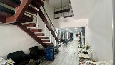 Retail in Madrid, Madrid to rent Interior Photo- Image 2 of 7