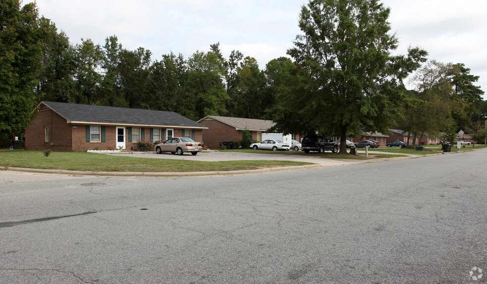 1601-1803 Snowden Dr, Wilson, NC for sale - Building Photo - Image 1 of 13