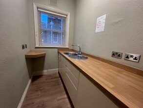 10-12 The Grove, Ilkley to rent Interior Photo- Image 2 of 4