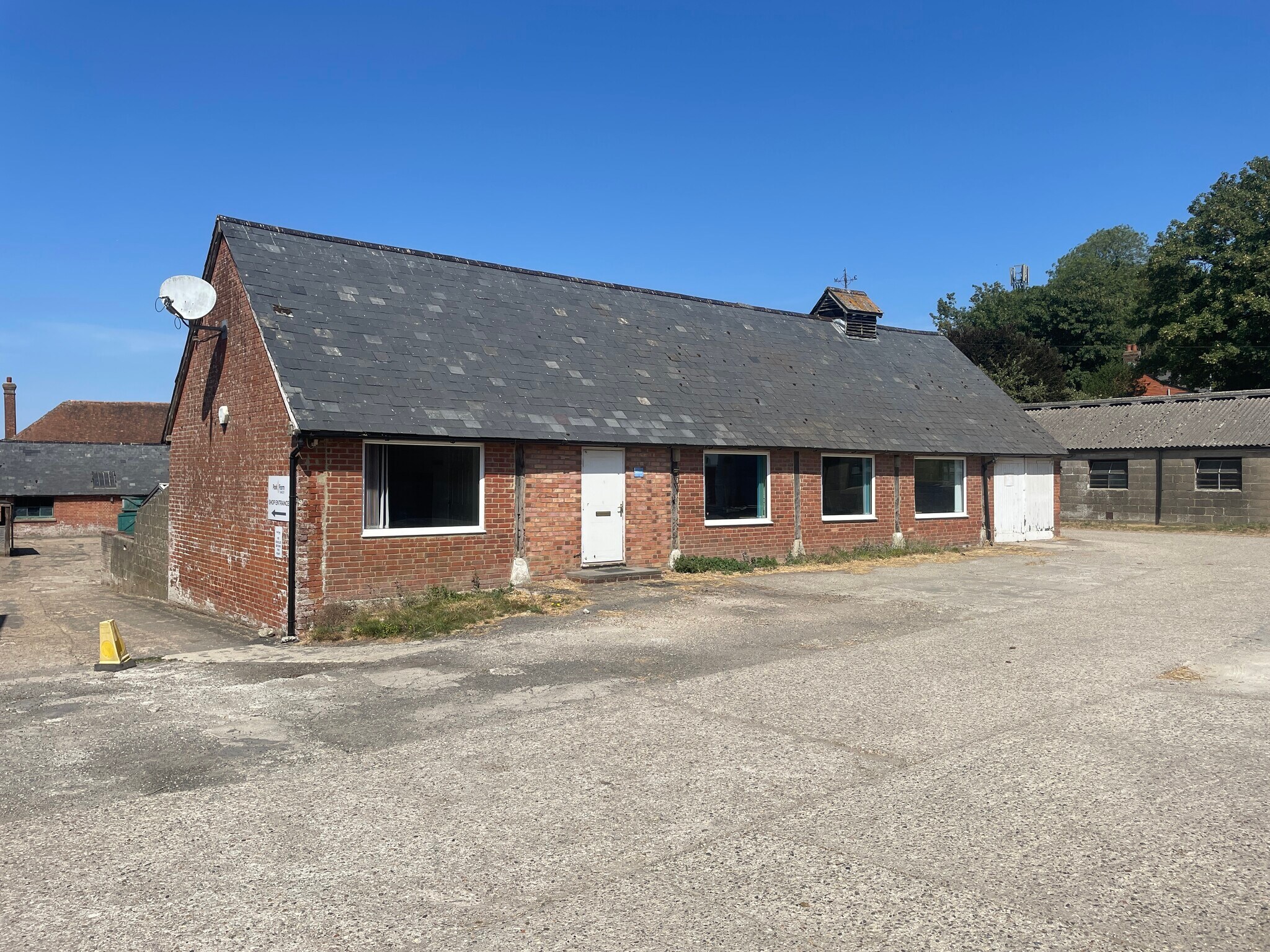 8 Station Rd, Oakley to rent Primary Photo- Image 1 of 4