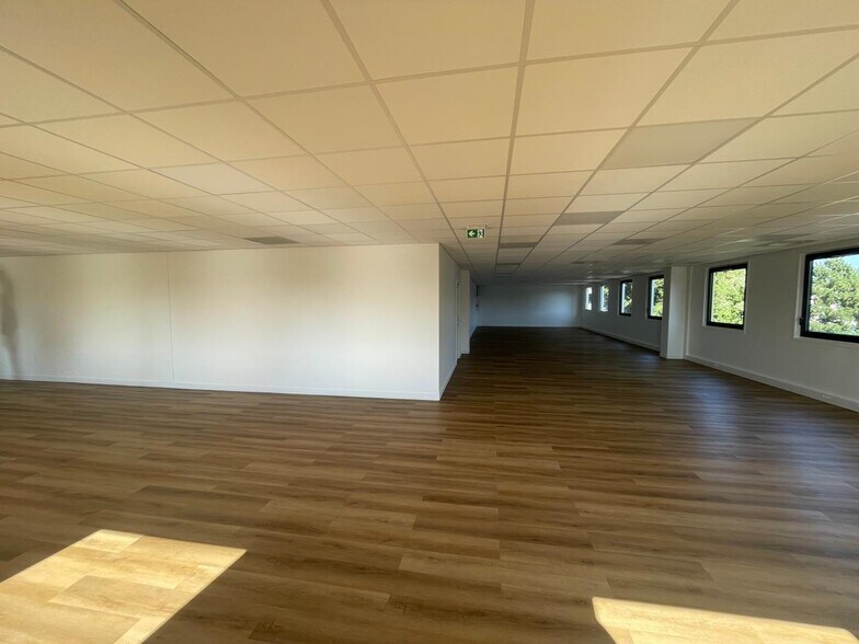 Light Industrial in Gennevilliers to rent - Interior Photo - Image 3 of 18