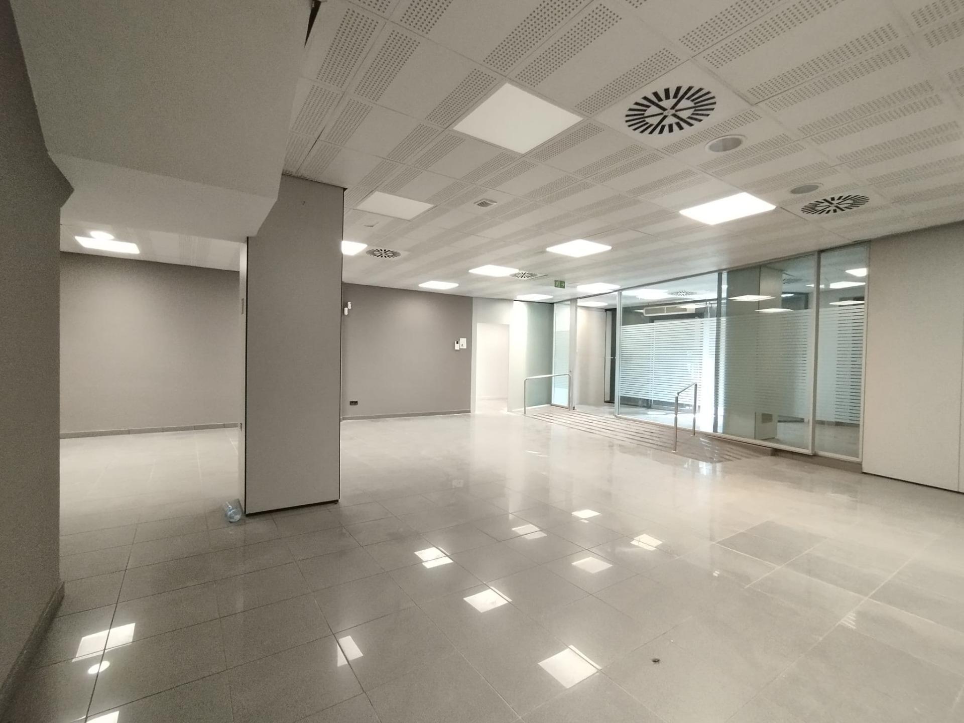 Retail in Sant Andreu de la Barca, Barcelona to rent Interior Photo- Image 1 of 15
