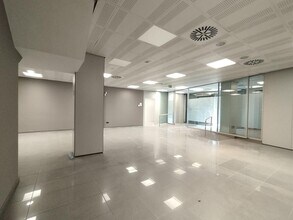 Retail in Sant Andreu de la Barca, Barcelona to rent Interior Photo- Image 1 of 15