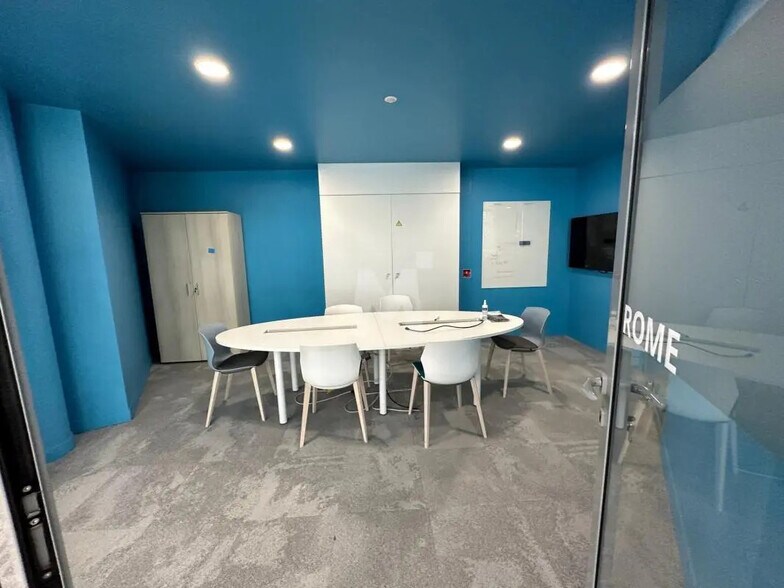 Office in Rungis to rent - Building Photo - Image 3 of 10