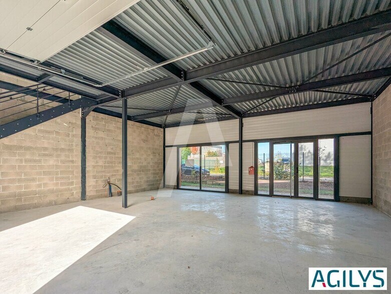 Light Industrial in Marcoussis for sale - Interior Photo - Image 2 of 9