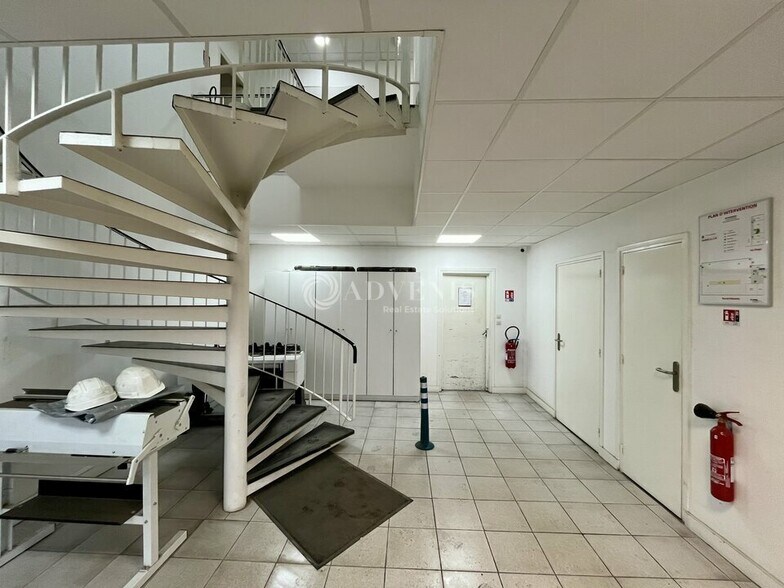 27 Rue De Bretagne, SAINT-OUEN-L'AUMONE to rent - Interior Photo - Image 2 of 11