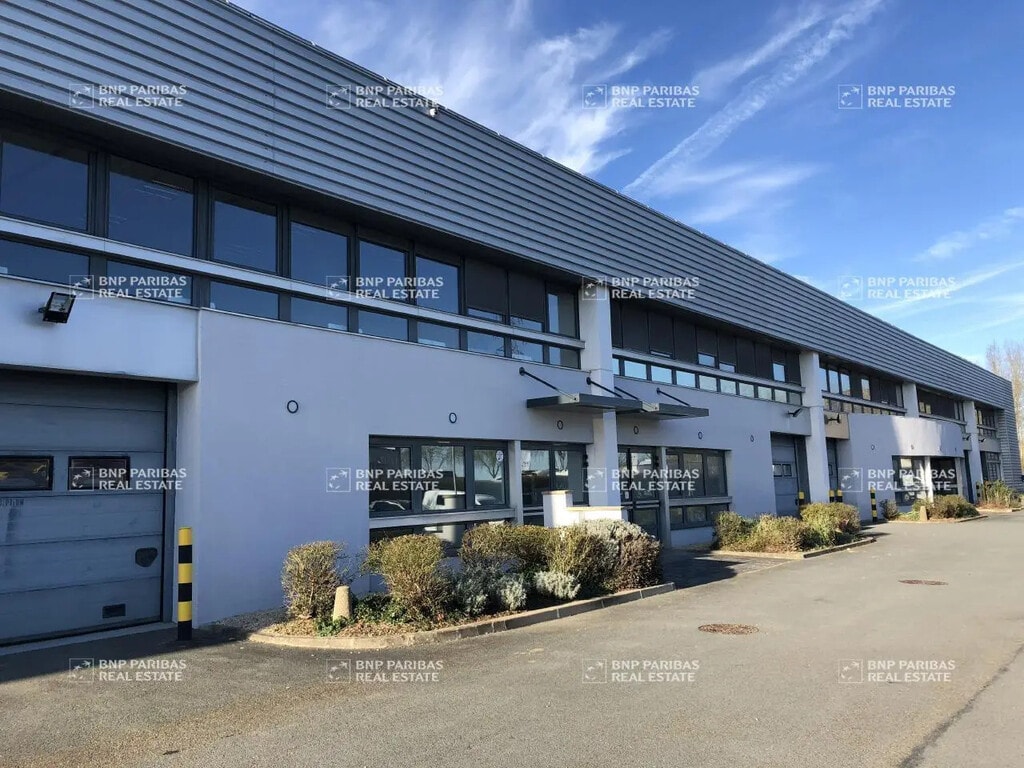 Location Local d'activités 527 m² - Photo 1