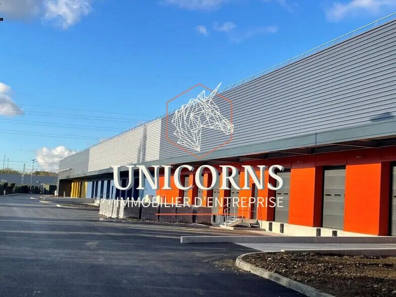 Industrial in Toulouse to rent - Building Photo - Image 1 of 4