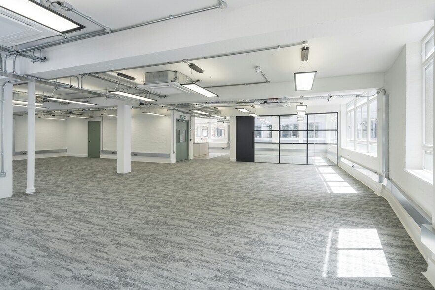 Clerkenwell Rd, London to rent - Interior Photo - Image 2 of 38