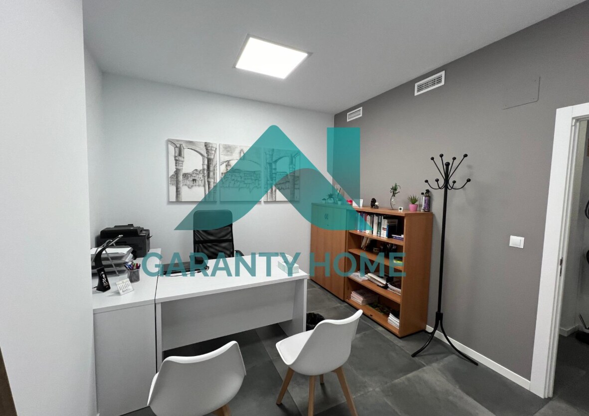 Office in Cáceres, Cáceres to rent Interior Photo- Image 1 of 4