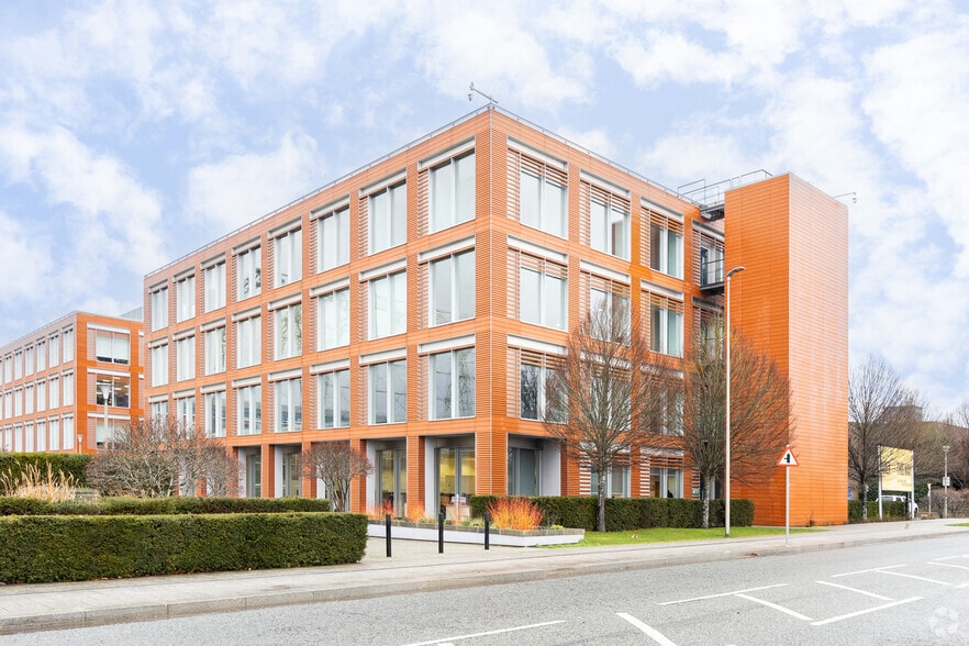 200 Fowler Ave, Farnborough for sale - Primary Photo - Image 1 of 1
