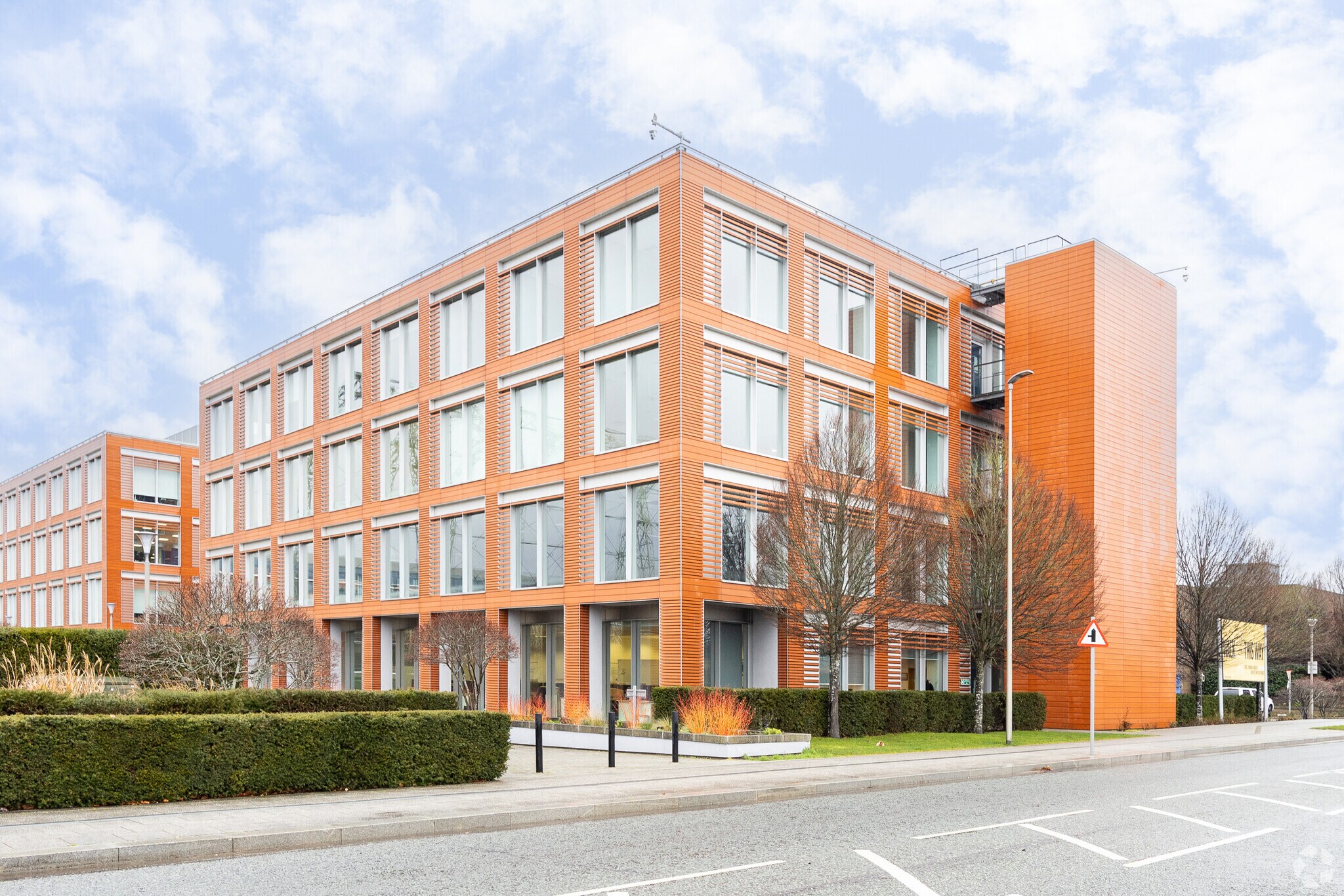 200 Fowler Ave, Farnborough for sale Primary Photo- Image 1 of 1