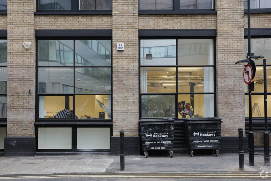 Leonard Circ, London to rent - Building Photo - Image 3 of 99