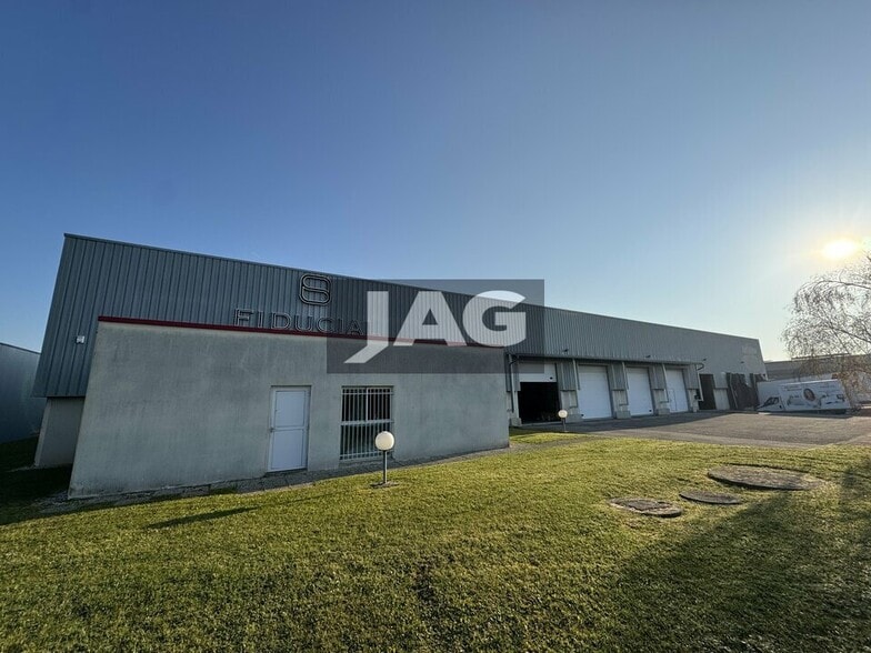 Light Industrial in Genas for sale - Building Photo - Image 2 of 14