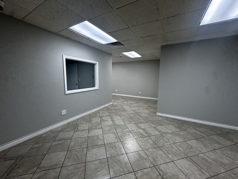 4505 W Hacienda Ave, Las Vegas, NV for rent - Interior Photo - Image 3 of 14