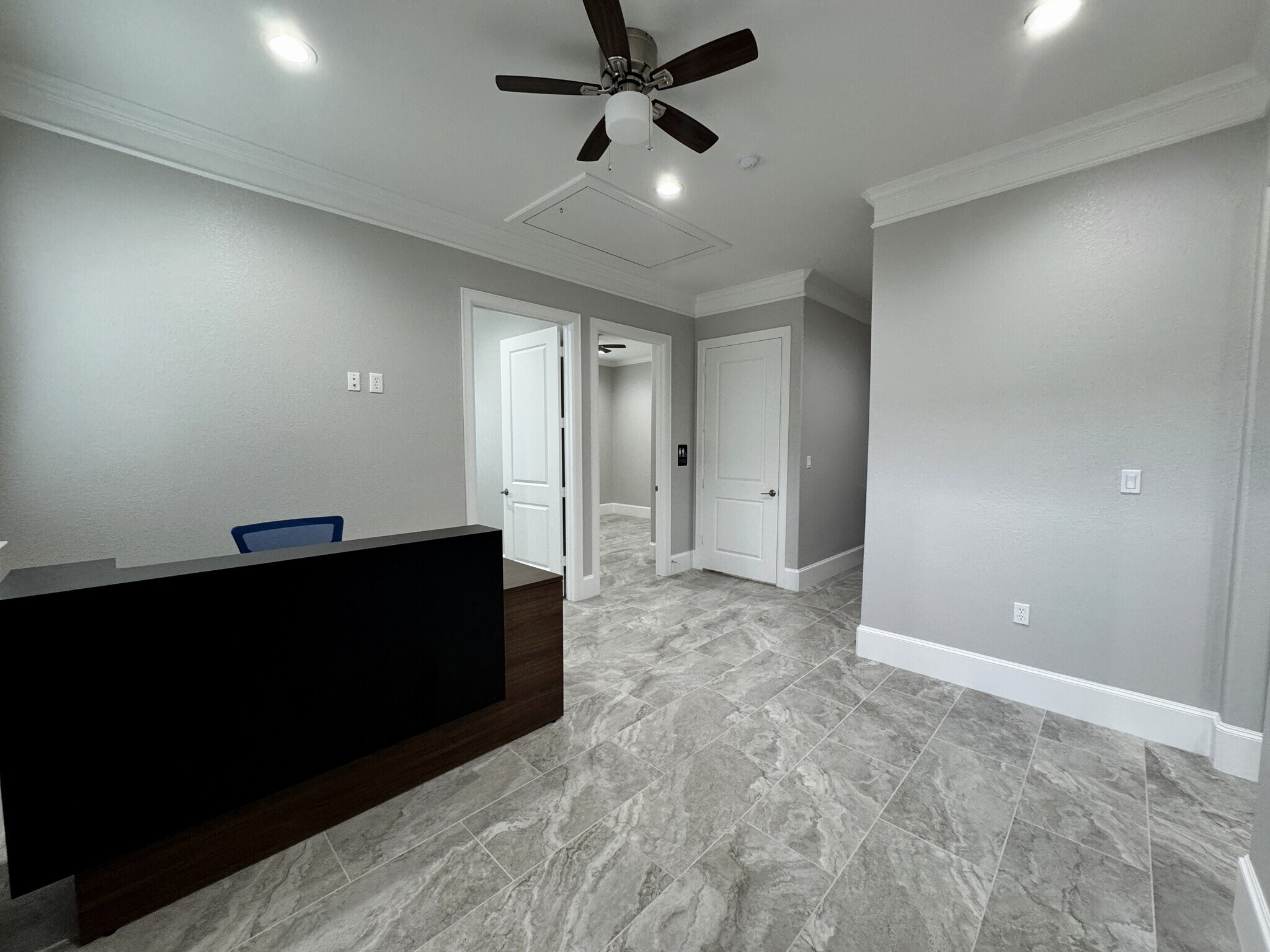 12410 Spring Cypress Rd, Tomball, TX to rent Interior Photo- Image 1 of 17