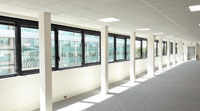 164-170 Rue Victor Hugo, Levallois-Perret for sale Interior Photo- Image 1 of 5