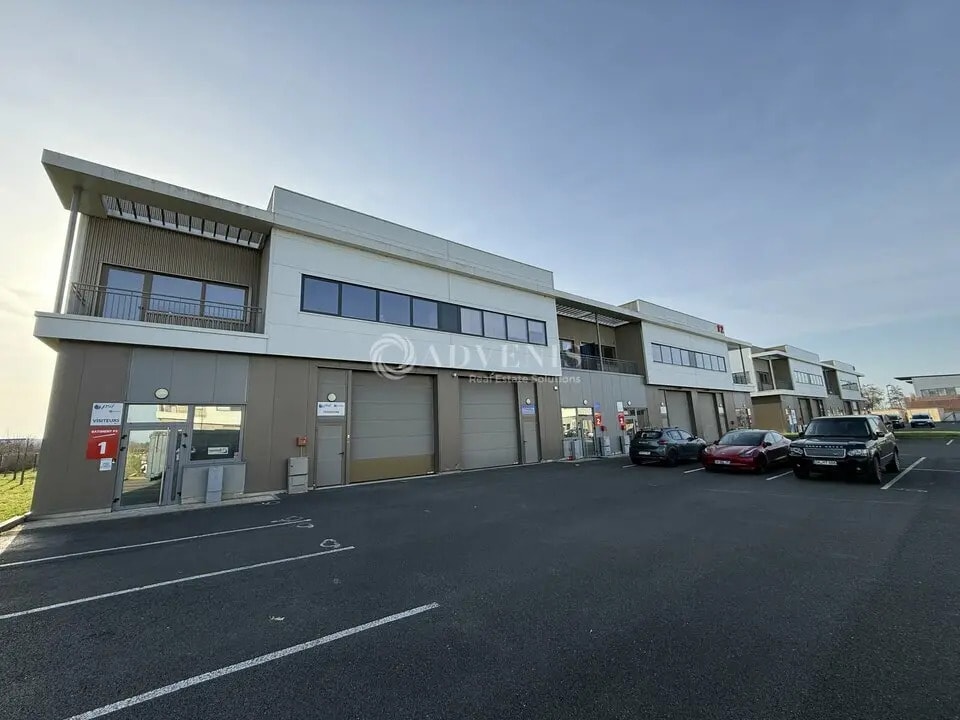 Location Local d'activités 358 m² - Photo 1