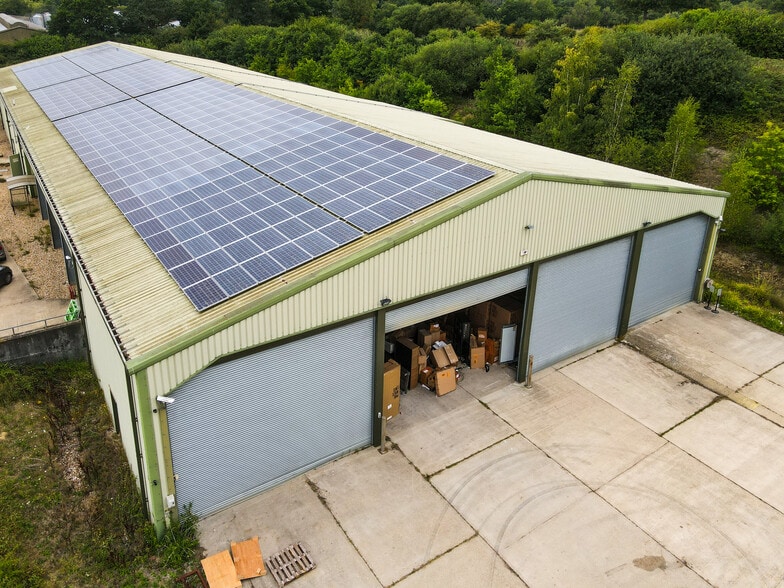 Emms Ln, Horsham to rent - Primary Photo - Image 2 of 7