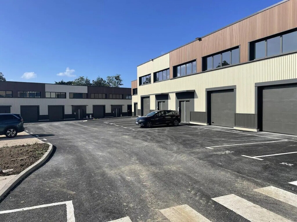 Location Local d'activités 255 m² à 790 m² - Photo 1