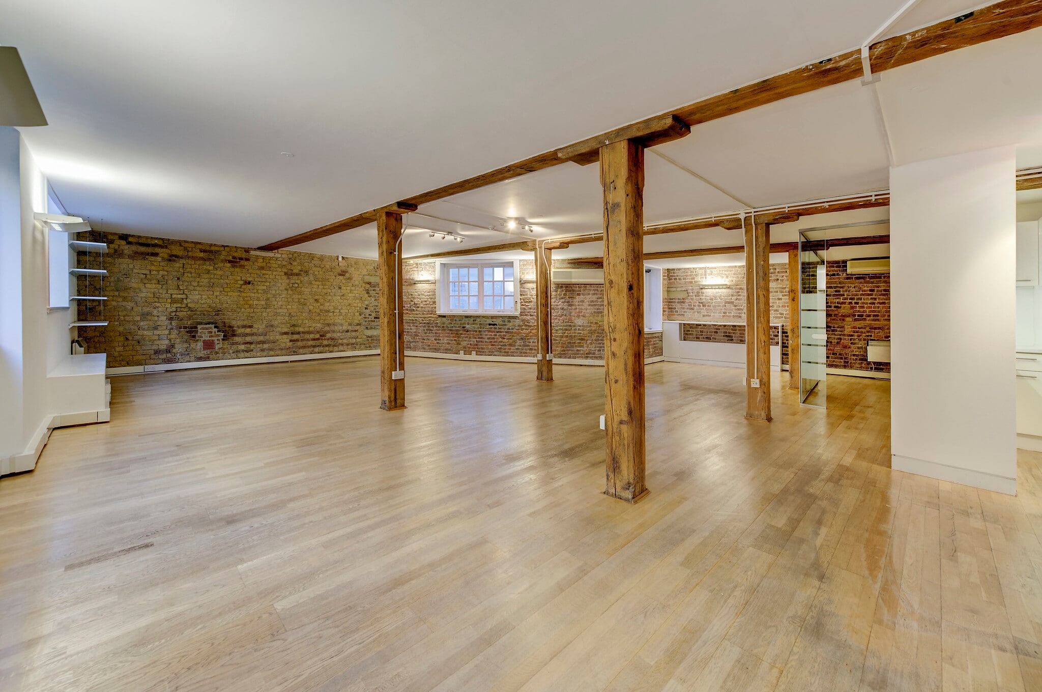 Maidstone Building Mews, London to rent Interior Photo- Image 1 of 4