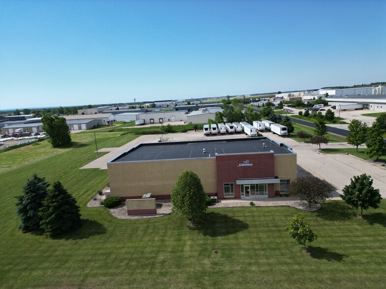 N1080 Technical Dr, Greenville, WI for rent - Building Photo - Image 1 of 10