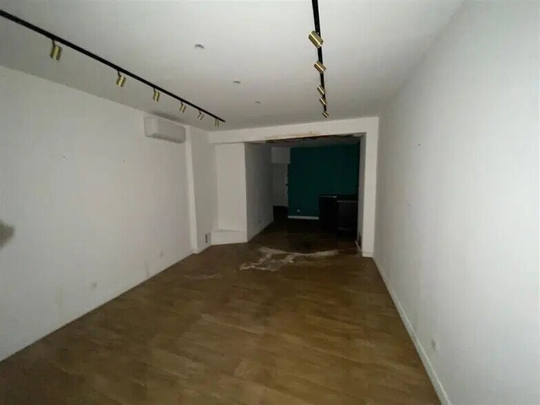 Retail in Paris for sale - Interior Photo - Image 2 of 6
