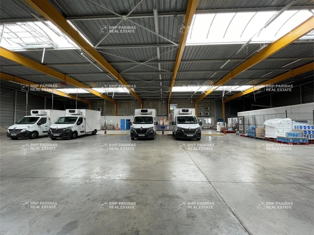 Light Industrial in Coignières for sale Building Photo- Image 1 of 17