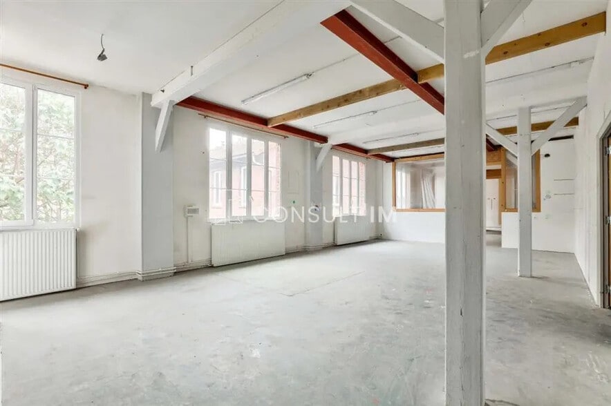 Office in Pantin to rent - Building Photo - Image 3 of 9