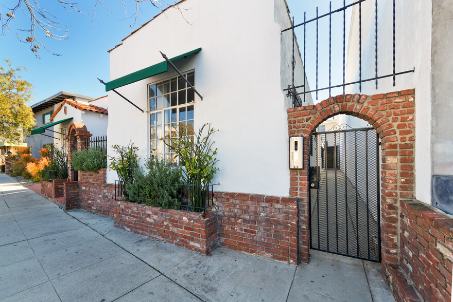 1020 Pico Blvd, Santa Monica, CA for rent - Building Photo - Image 3 of 17