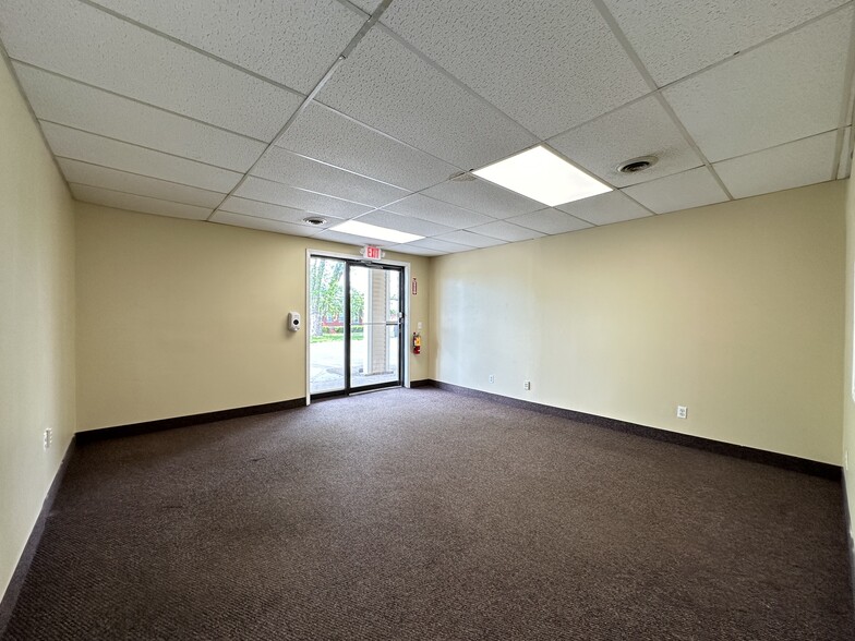 1001 S 1st St, Fulton, NY for rent - Interior Photo - Image 3 of 27