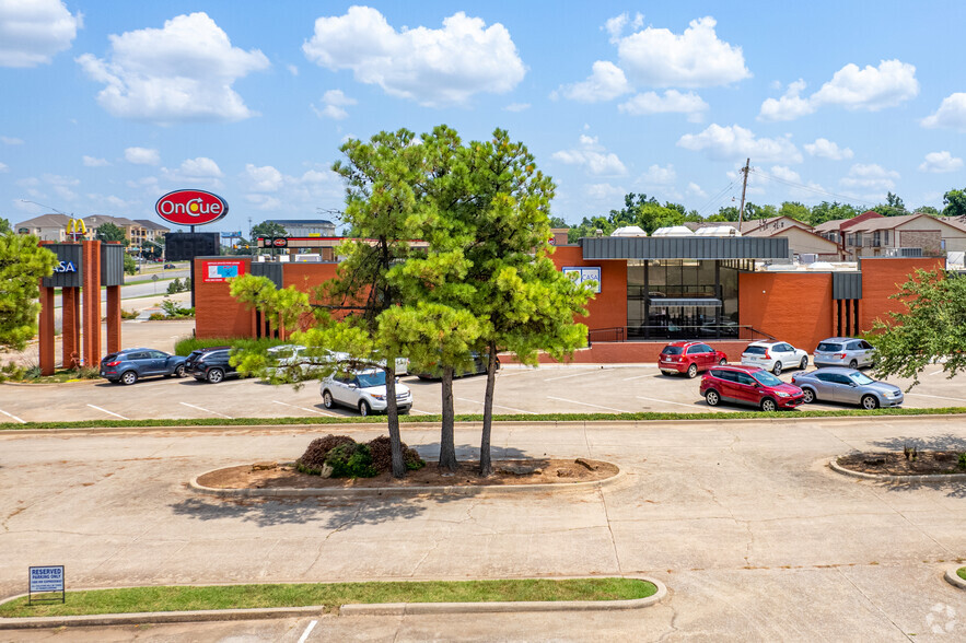 1608 Richmond Sq, Oklahoma City, OK for rent - Building Photo - Image 2 of 3