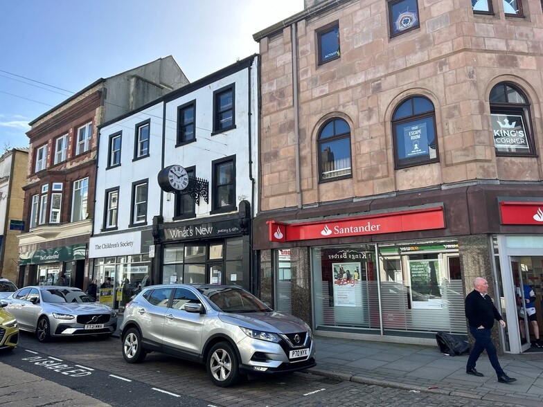 32 Lowther St, Whitehaven to rent - Building Photo - Image 2 of 6