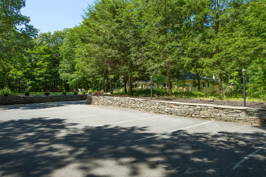 439 Lake Dr, Rhinebeck, NY for sale - Building Photo - Image 1 of 1