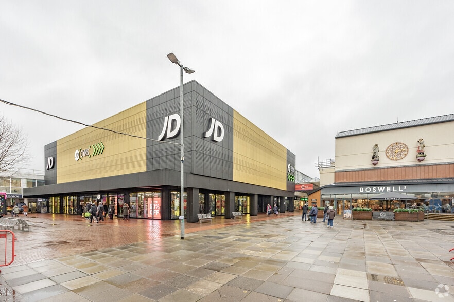 Cwmbran Shopping Centre, Cwmbran to rent - Building Photo - Image 2 of 17