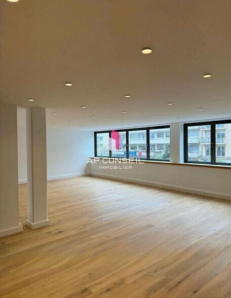 Office in Viroflay to rent - Interior Photo - Image 1 of 4