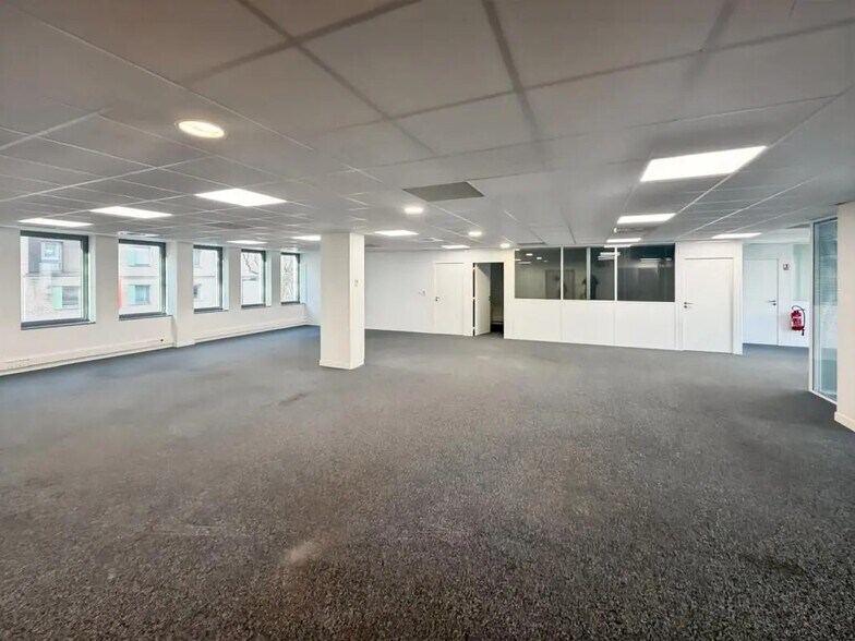 Office in Clichy to rent - Building Photo - Image 3 of 7