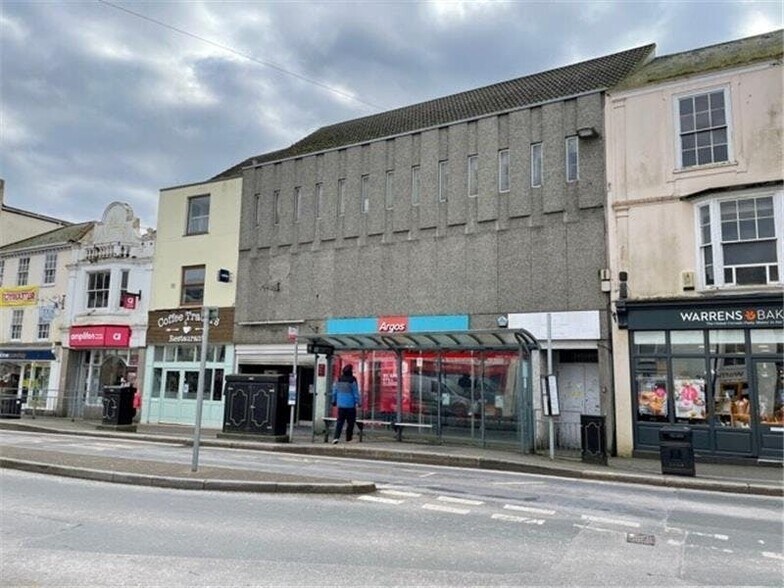 10-11 Victoria Sq, Truro to rent - Building Photo - Image 1 of 1
