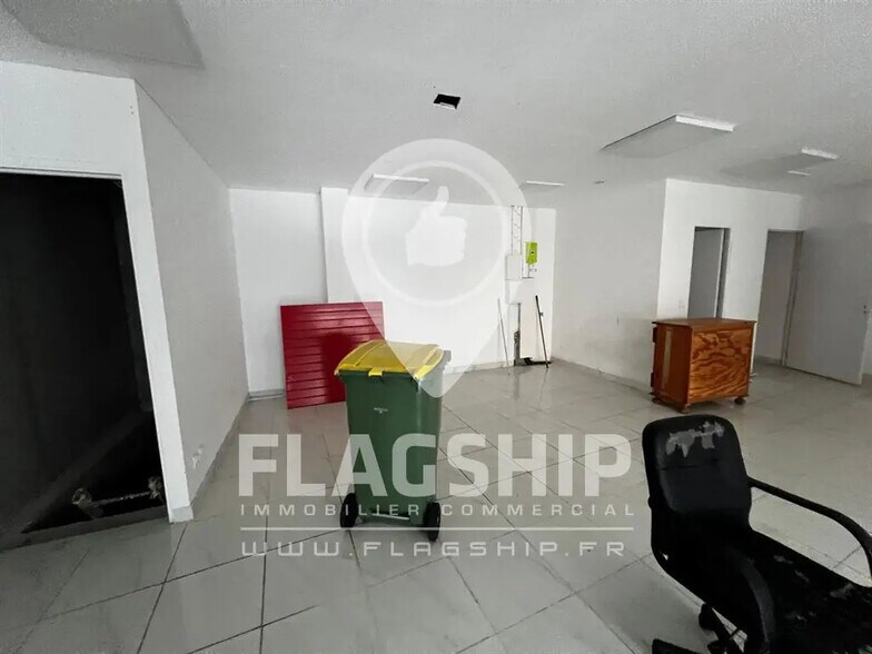 Retail in Bagnolet for sale - Interior Photo - Image 2 of 7