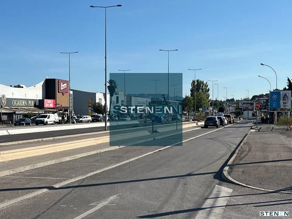 Location Commerce 300 m² - Photo 1