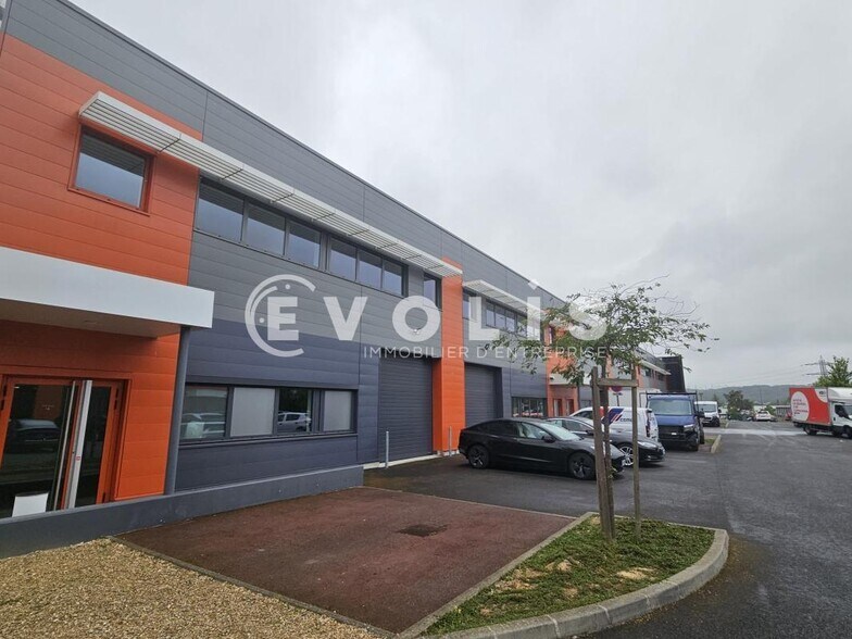 Light Industrial in Palaiseau to rent - Building Photo - Image 1 of 9