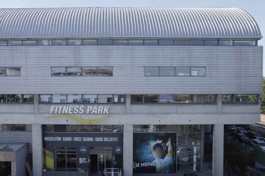 Office in Pantin to rent - Building Photo - Image 3 of 3