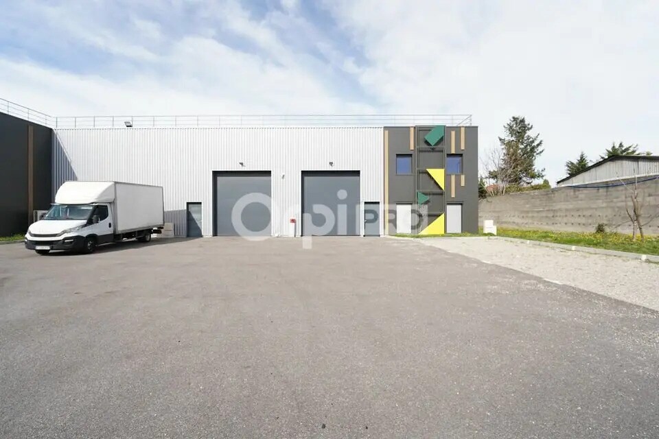 Light Industrial in Saint-Priest to rent Building Photo- Image 1 of 9