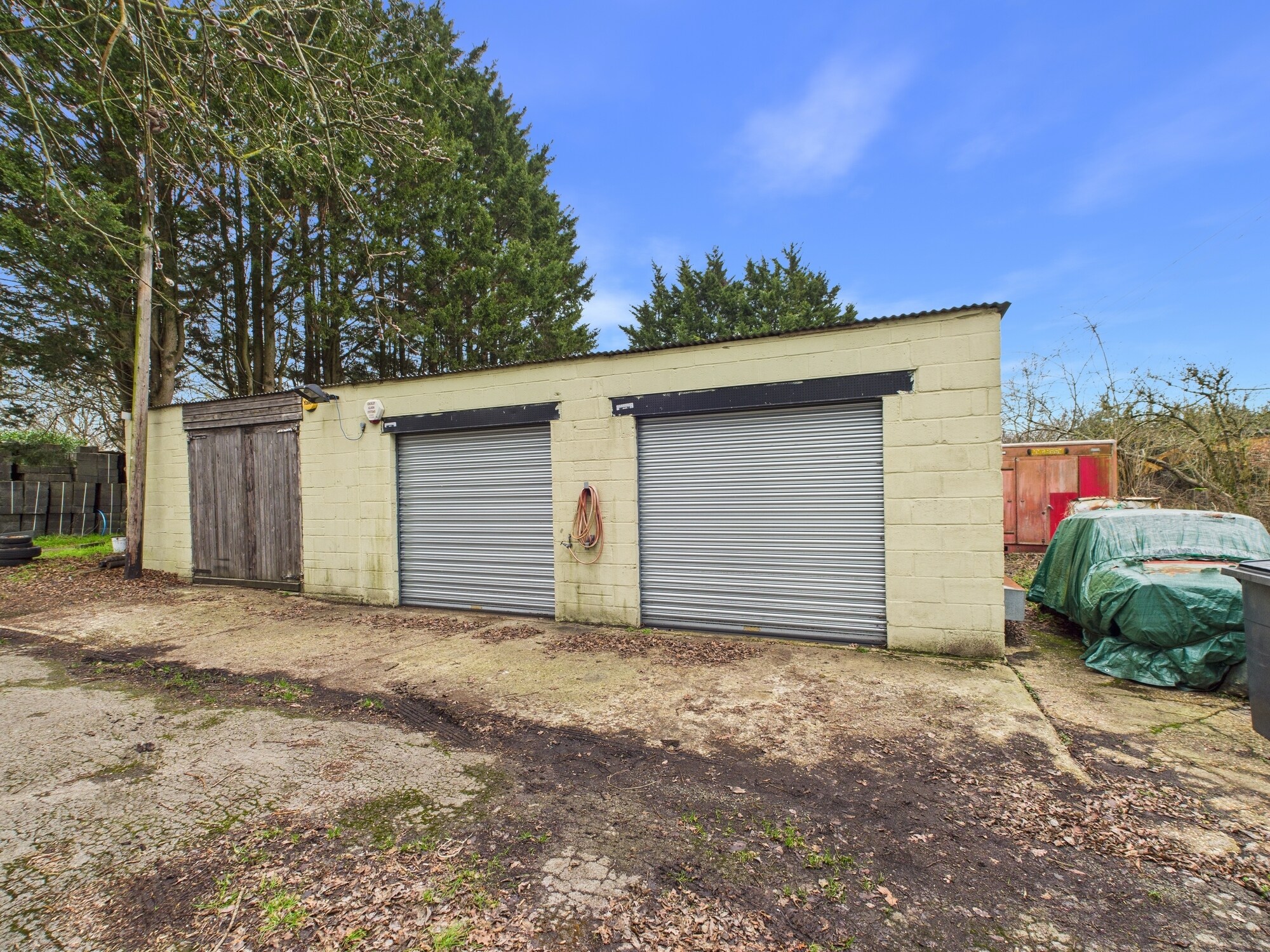 Mays Ln, Barnet to rent Primary Photo- Image 1 of 3