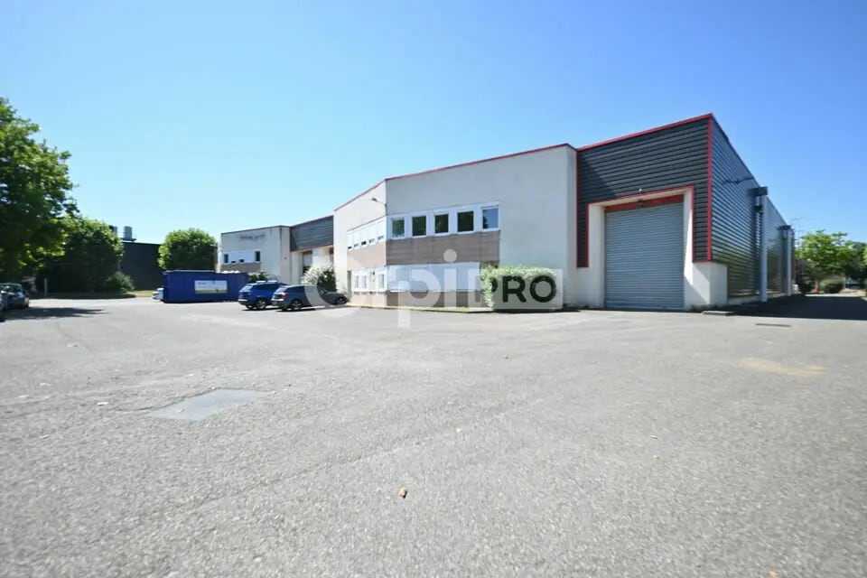 Light Industrial in Saint-Priest to rent Building Photo- Image 1 of 11