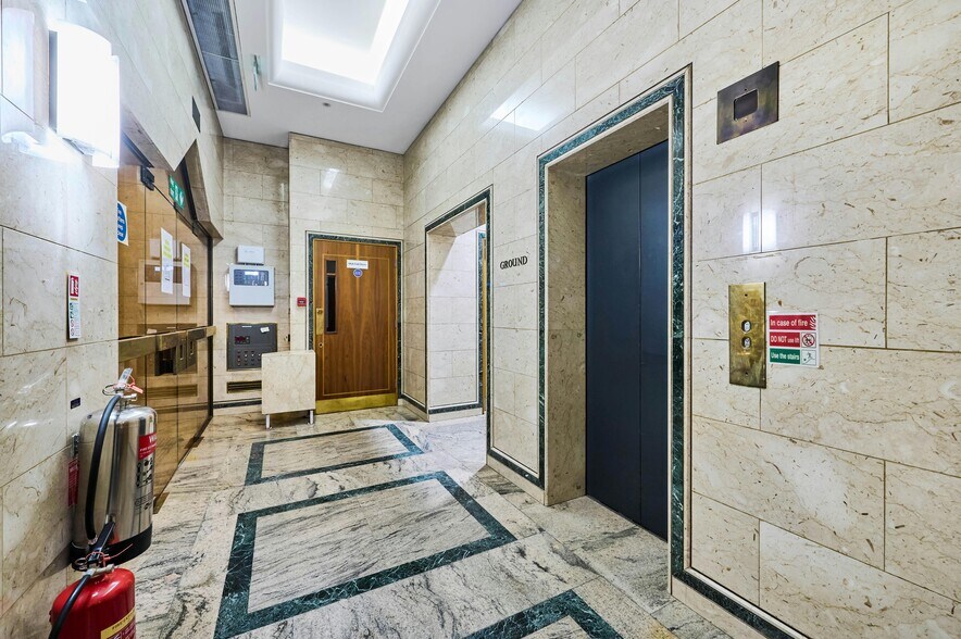 15-17 Throgmorton Av, London to rent - Building Photo - Image 3 of 8