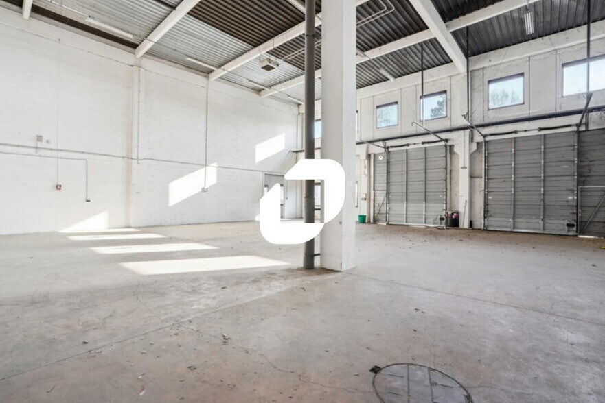 Light Industrial in Lognes to rent - Building Photo - Image 3 of 13